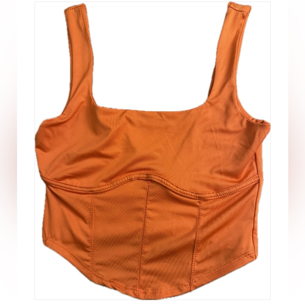 💕 Women’s “Live in the Moment" vibrant Orange square neck crop top in size 8